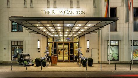 Large Image of Ritz-Carlton Signage Aruba Hotels, Pool Prices, Aruba Travel, Berlin Photos, Carlton Hotel, Ritz Carlton Hotel, Travel Noire, Facade Lighting, Hotel Chain