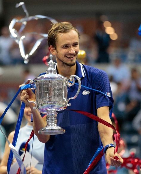 Daniil Medvedev, Russian Men, Drop Shot, Tennis Player, Roger Federer, Us Open, Tennis Players, To Win, Tennis