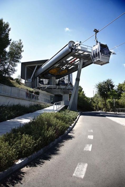 http://www.archdaily.com/389377/new-montjuic-cable-car-stations-forgas-arquitectos/ Train Station Architecture, Car Station, Shillong, Architecture Concept Diagram, King Of The World, Subway Train, Skyscraper Architecture, Cable Cars, Santiago Chile