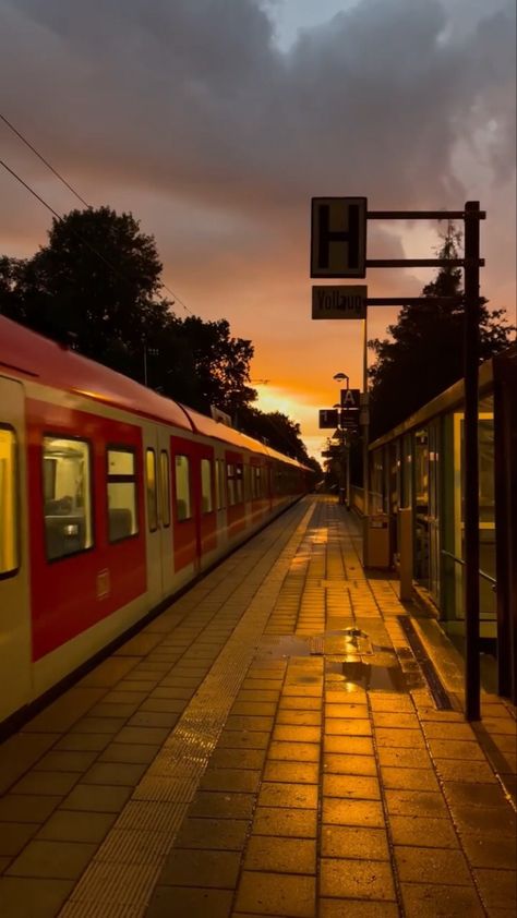 Train Wallpaper Aesthetic, Train Asthetic Picture, Train Astethic, Train Aesthetic Wallpaper, Espanol Aesthetic, Train Tracks Aesthetic, Train Ride Aesthetic, Train Sunset, Train Background