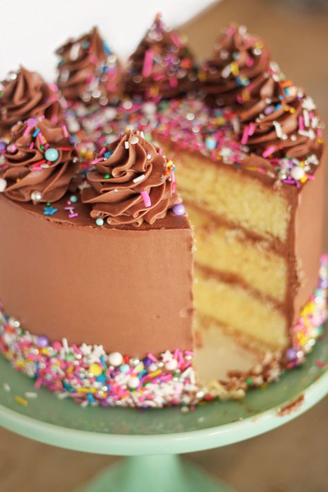 Tender yellow cake layers with chocolate buttercream. Is there anything more classic than a yellow cake with chocolate frosting? I continue to… Yellow Layer Cake, Chocolate Buttercream Cake, Cake By Courtney, Yellow Cake Recipe, Cake Frosting Recipe, Chocolate Buttercream Frosting, Yellow Cake, Chocolate Buttercream, Cake Frosting