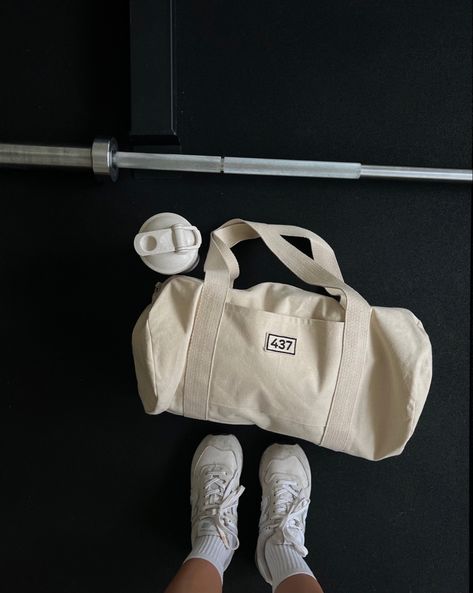 Garage Workout, Aesthetics Beach, Motivation Aesthetics, Home Gym Ideas, Work Vision Board, Sport Bags Women, Workout Bag, Girl Motivation, Womens Gym Bag