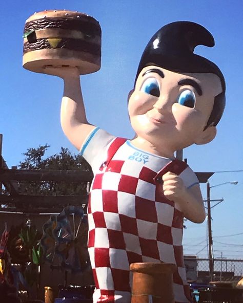 https://flic.kr/p/2hJW69m | Bob's Big Boy Statue | I remember eating at Bob’s Big Boy restaurants when I lived in California years ago. So I was surprised to see the statue in this picture for sale here in Lubbock, Texas. Big Boy Restaurants, Bob S, Lubbock Texas, American Diner, Vintage Restaurant, Vintage Life, Back To The Future, Big Boy, Big Boys