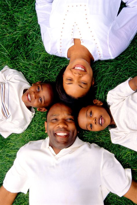 American family Black Family Pictures, Black Happy Family, African American Family Photoshoot Ideas, Pictures Of Families, Family Potrait, Cute Family Photos, Mommy And Me Photo Shoot, African American Family, Family Photoshoot Poses