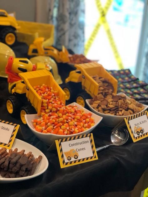 Construction Birthday Party Cakes, Construction Party Food, Construction Theme Cake, Construction Birthday Party Food, 3rd Birthday Party For Boy, Construction Birthday Cake, Construction Theme Birthday Party, 2nd Birthday Party For Boys, Construction Theme Party