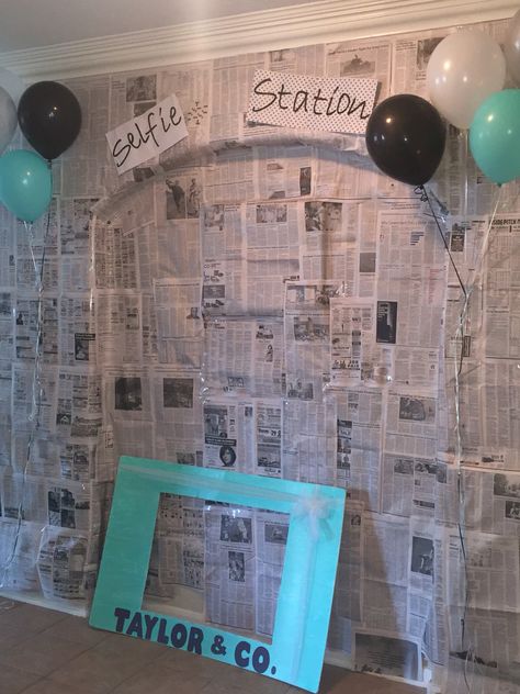 Selfie station Selfie Point Ideas For College, Diy Selfie Station, Party Selfie Station, Selfie Station Ideas, Selfie Point, Sister Ideas, Birthday Selfie, Party Selfie, Selfie Station