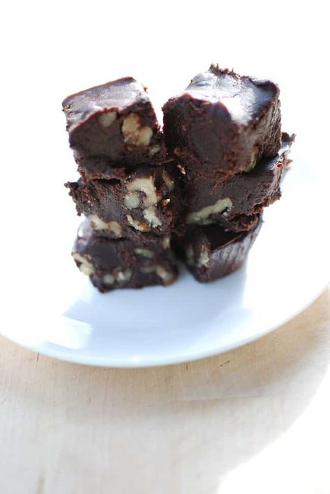 Dairy Free Fudge, Coconut Milk Dessert, Dark Chocolate Fudge, Coconut Milk Recipes, Gluten Free Desserts Recipes, Super Rich, Coconut Butter, Coconut Recipes, Chocolate Craving