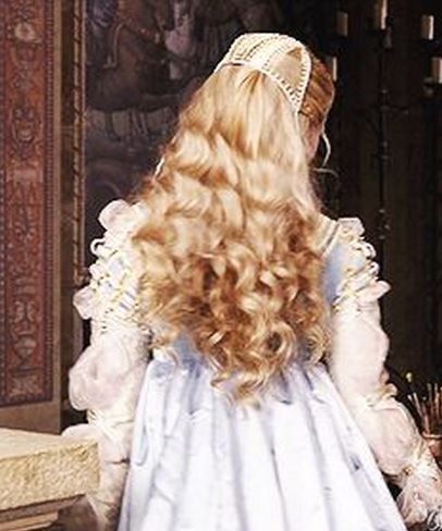 lucrezia borgia..Gabriella Pescucci,costume designer. Blond Hair Aesthetic, Lucrezia Borgia, The Borgias, Fantasy Magic, Hair Aesthetic, Costume Drama, Vogue Uk, Princess Aesthetic, Historical Fashion