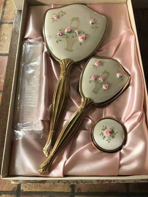 Vintage Boxed Vanity Set With Plastic Flowers Applied | #1929050176 Antique Vanity Set, Antique Vanity, Dresser Sets, Vintage Cosmetics, Vintage Makeup, Wrapping Ideas, Plastic Flowers, Hand Mirror, Vintage Vanity