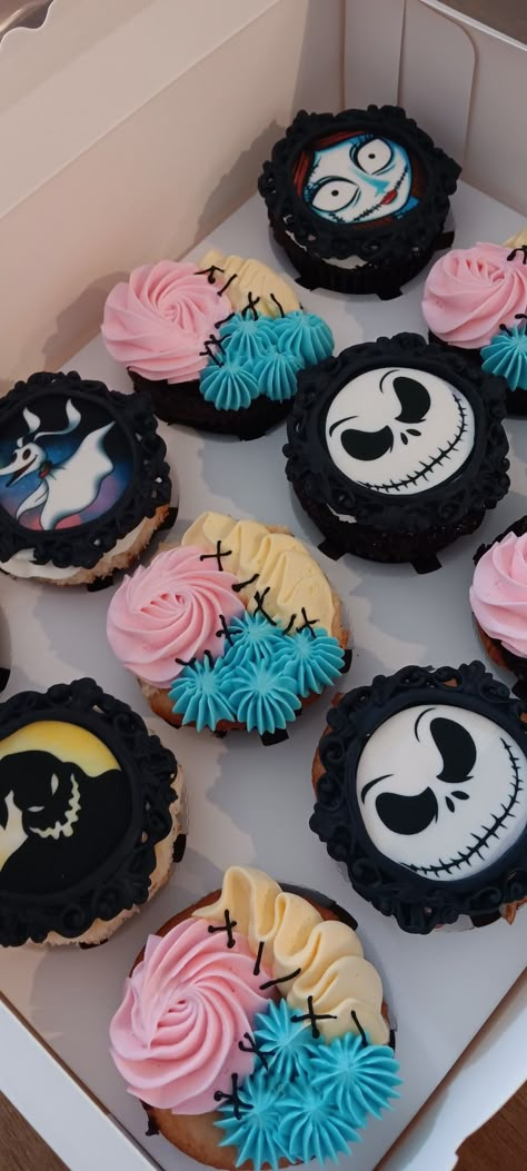 Sally Birthday Party Ideas, Nightmare Before Christmas 30th Birthday, The Nightmare Before Christmas Birthday Cakes, Nightmare Before Christmas Cupcake Cake, Nightmare Before Christmas Cupcake Ideas, Jack And Sally Cupcakes, Jack And Sally Birthday Party Ideas, Jack Skellington Desserts, Nightmare Before Christmas Party Snacks