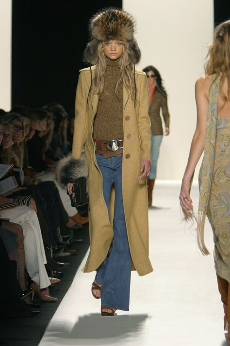 2005 Fashion, Runway Moments, Gemma Ward, Michael Kors Fall, Fall Runway, Model Runway, Models Off Duty Style, 2000s Outfits, W Magazine