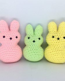 Crocheted Stuffed Animals, Easter Crochet Patterns Free, Confection Au Crochet, Crochet Bunny Pattern, Easter Crochet Patterns, Crochet Simple, Easter Peeps, Holiday Crochet, Easter Crochet