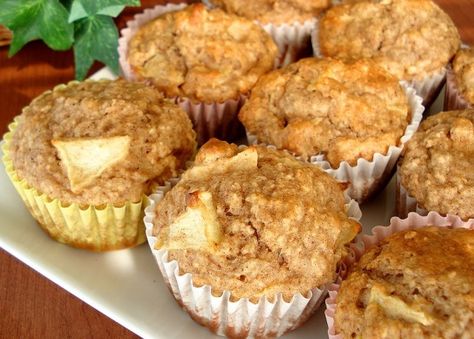 Oatmeal Apple Raisin Muffins Recipe - Food.com Weight Watchers Muffins, Apple Oatmeal Muffins, Oatmeal Apple, Cinnamon Applesauce, Oatmeal Muffin Recipes, Raisin Muffins, Weight Watcher Desserts, Bread Puddings, Muffin Tops