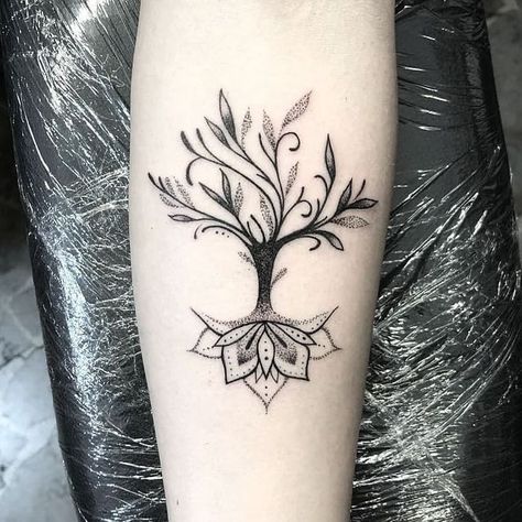 Wrist Tree Tattoo, Cybergoth Tattoo, Logan Tattoo, Ankle Foot Tattoo, Tattoos Meaningful, Tattoo Line, Boho Tattoos, Henna Tattoo Hand, Female Sleeve