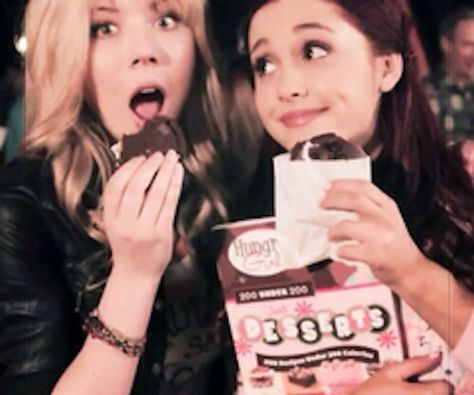 Cat Minimalist, Jeannette Mccurdy, Paznokcie Hello Kitty, Cat Valentine Victorious, Ariana Grande Facts, Sam & Cat, Sam And Cat, Jennette Mccurdy, Sam E