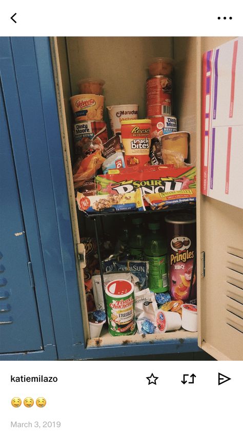 @katiemilazo Snack Locker Ideas, Snack Locker, Volleyball Locker Decorations, Locker Essentials, School Locker Organization, School Locker Decorations, High School Lockers, Food School, Locker Ideas