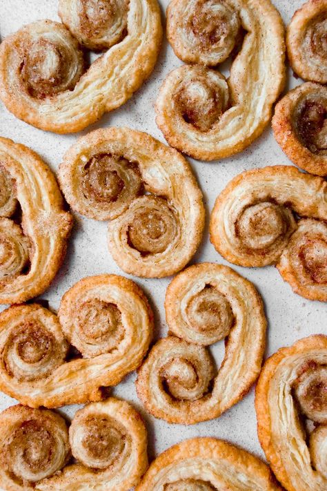 How to Make Sweet Puff Pastry Hearts With Just Four Ingredients Puff Pastry Hearts Recipe, Pastry Hearts Recipe, Puff Pastry Hearts, Pastry Hearts, Sweet Puff Pastry, Brunch Pastries, Valentines Recipes Desserts, Puff Pastries, Puff Pastry Desserts