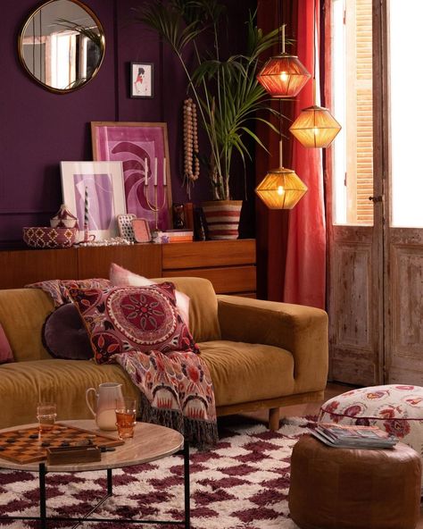 Purple Walls Living Room, Interior Purple, Burgundy Living Room, Purple Living Room, Interior Design Per La Casa, Apartment Inspiration, Living Room Inspo, A Living Room, New Wall