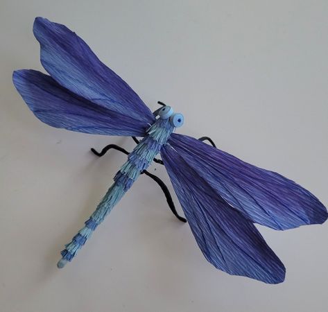 Vbs Magnified, Paper Dragonfly, Paper Dragonflies, Crepe Paper Crafts, Crepe Paper Flowers Diy, Paper Flower Art, Paper Birds, Paper Butterflies, Handmade Flowers Paper