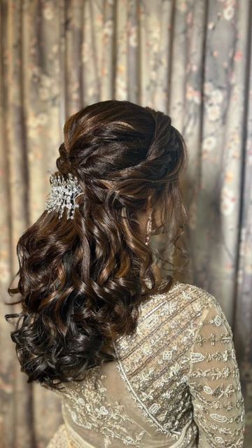 Zishan Shah on Instagram: "WEDDING CEREMONY ✨ Bride: @shruyashwedding Outfit: @thesequinzebride Jewellery: @jizajewellerystudio #bride #weddinghair #hairart #reelsinstagram #foryou #trending" Reception Hairstyles, Unique Wedding Hairstyles, Hair Style On Saree, Hairstyles Design, Engagement Hairstyles, Easy Hairstyles For Thick Hair, Traditional Hairstyle, Bridal Hair Buns, Indian Wedding Hairstyles