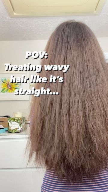 Fine Frizzy Hair Hairstyles, How To Treat Frizzy Hair, How To Manage Wavy Hair, How To Treat Wavy Hair, Hair Styles For Frizzy Wavy Hair, Frizzy Straight Hair, Healthy Wavy Hair, Straight To Wavy Hair, Frizzy Wavy Hair