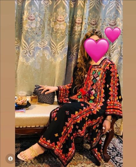 Balochi Dress Design New, Ladies Frock Design, Sindhi Culture, Sindhi Dress, Balochi Dresses, Balochi Embroidery, Eid Photoshoot Ideas, Afghani Dresses, Clothing Pattern Design