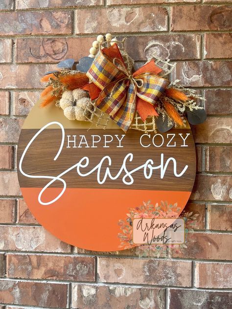 Simple Signs Diy, Happy Fall Y’all Door Hanger, Wood Rounds Door Hanger Fall, Fall Wood Signs Door Hangers, Fall Wooden Round Door Signs, Diy Fall Door Signs, Boho Fall Door Hangers, Funny Fall Door Hangers, Fall Wood Rounds