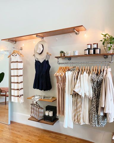 Simple Boutique Interior Design, Clothing Display Ideas Boutiques, Small Botique Interiors Ideas, Botique Interiors Ideas, Bedroom Turned Closet, Small Boutique Interior, Clothing Boutique Decor, Botique Interiors, Boutique Store Displays