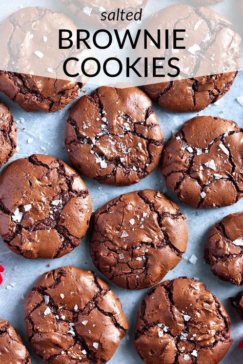 Salted Brownie Cookies | brownie cookies | brownie cookies recipes Salted Brownie Cookies, Smores Dessert, Resep Brownies, Cookie Brownie Recipe, Cake Mix Cookie Recipes, Dessert Aux Fruits, Baking Recipes Cookies, Cookies N Cream Cookies, Dessert Dips