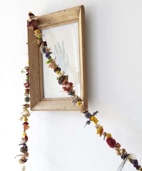 DIY: Dried Flower Garland with Shane Powers - Gardenista Dried Flower Garland, Dried Flowers Crafts, Flower Garland Diy, Garland Flower, Dried Flowers Diy, Flower Garland Wedding, Fleurs Diy, Flower Garland, Diy Garland