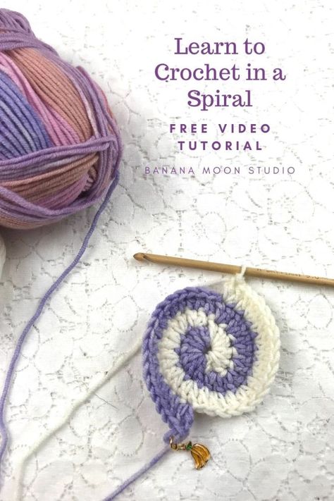 Learn to crochet a spiral with this video tutorial from Banana Moon Studio! #crochetspiralpattern #spiralcrochetpattern Crochet A Spiral, Spiral Crochet Pattern, Interweave Crochet, Spiral Crochet, Crochet Lessons, Freeform Crochet, Crochet Tips, Learn How To Crochet, Crochet Instructions