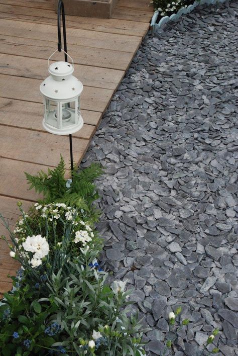 Slate Driveway Ideas, Slate Landscape Rocks, Black Slate Landscaping, Black Slate Landscape Rock, Slate Stone Landscaping, Slate In Garden, Slate Rocks Landscaping, Garden Slate Ideas, Slate Front Garden