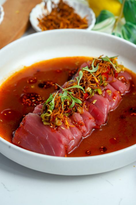 Tuna Crudo How To Make Spicy Tuna, Tuna Crudo Recipe, Tuna Tar Tar, Vegetarian Tuna, Bluefin Tuna Recipe, Clean Appetizers, Asian Tuna, Fresh Tuna Recipes, Tuna Crudo