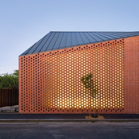 Translucent Houses: Polycarbonate, Perforated Steel, Brick Screens and More Brick Bonds, Architecture Sketchbook, Roof Architecture, Melbourne House, Brick Architecture, Brick Facade, Exterior Cladding, Brick Design, Brick Building