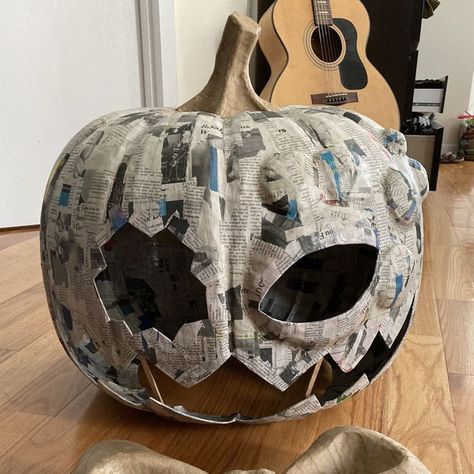 Hellowen Mask Ideas, Making A Paper Mache Mask, Diy Pumpkin Mask Halloween, Diy Pumpkin Paper Mache, Papier Mache Pumpkin, How To Make A Pumpkin Head Mask, Pumpkin Head Tutorial, Paper Bag Jack O Lantern, Things To Make Out Of Paper Mache