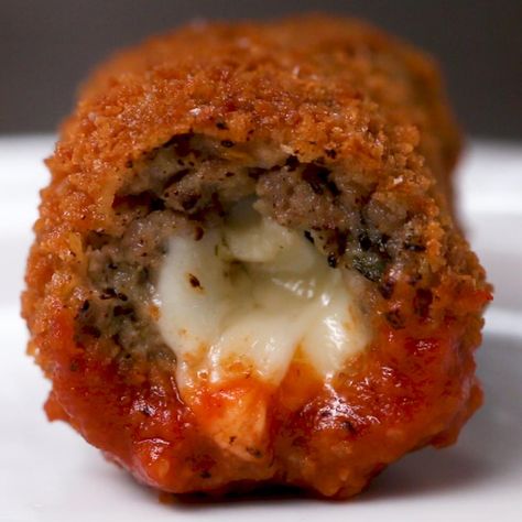 Mozzarella Sticks Recipe, Ground Beef Stroganoff, Tasty Meatballs, Food On Sticks, Hamburger Meat Recipes, Mozzarella Sticks, Cannoli, Meatball Recipes, Favorite Snack