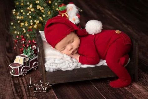 Newborn Boy Christmas Pictures, Newborn Baby Photography Christmas, Newborn Pictures Christmas, Diy Newborn Christmas Photos, Christmas Newborn Photoshoot, Baby Boy Christmas Pictures, Newborn Christmas Photography, Newborn Christmas Pictures, Baby Christmas Photography