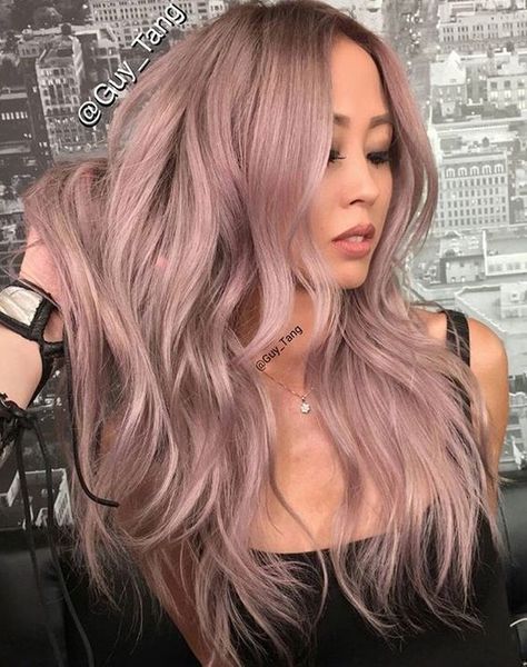 12 Chicas que te inspirarán a pintarte el cabello de color ‘Rose Gold’ Hair Color Flamboyage, Hair Color Red Ombre, Color Melting Hair, Kim Kardashian Hair, Pink Ombre Hair, Strawberry Blonde Hair Color, Pastel Pink Hair, Guy Tang, Ombré Hair