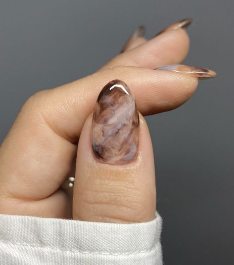 Black And Brown Marble Nails, Marble Nails Christmas, Velvet Nails Fall, Chocolate Marble Nails, Smoky Quartz Nails, Fall Velvet Nails, Cool Toned Nails, Moody Nail Designs, Dark Marble Nails