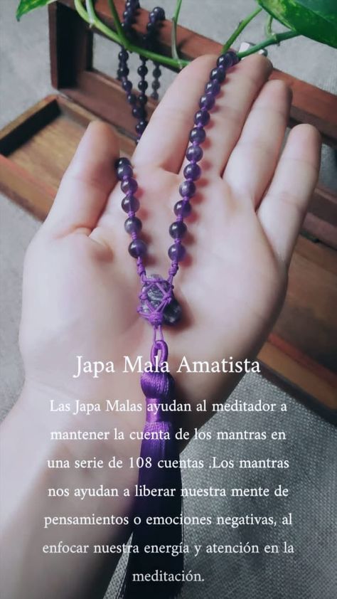 Japa mala - Amatista. Envíos nacionales y domicilios en Medellin.  WhatsApp 318 5571640  #Japamala #holistico #holistic #meditación #mindfulness #meditation #yapamala #meditar #minerales #aguamarina Hooponopono Mantra, Chakra Mantra, Braided Bracelet Diy, Mala Jewelry, Vedic Mantras, Yoga Mantras, Mala Meditation, Kundalini Yoga, 7 Chakras