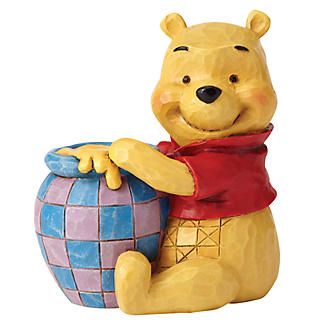 Pooh With Honey Pot, Winnie The Pooh With Honey, Pooh With Honey, Winnie The Pooh Figurines, Jim Shore Disney, Deco Disney, Winnie The Pooh Honey, Classic Disney Characters, Jiminy Cricket