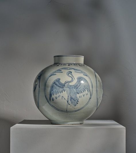 A blue and white 'crane and tortoise' ovoid jar, Joseon dynasty, 18th century | SUBLIME BEAUTY: Korean Ceramics from a Private Collection | 2022 | Sotheby's Art Of Korea, Korean Ceramics, Korean Pottery, Joseon Dynasty, White Crane, Ancient Pottery, Surface Decoration, Traditional Ceramics, Korean Art