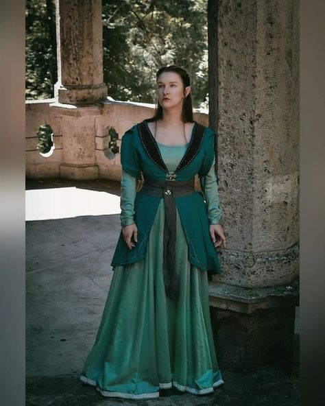 Medievalcore Outfit, Elvish Outfits, Northern Fashion, Wood Elf Costume, Larp Elf, Elf Outfit, Tolkien Elves, Fantasy Outfits, Female Elf