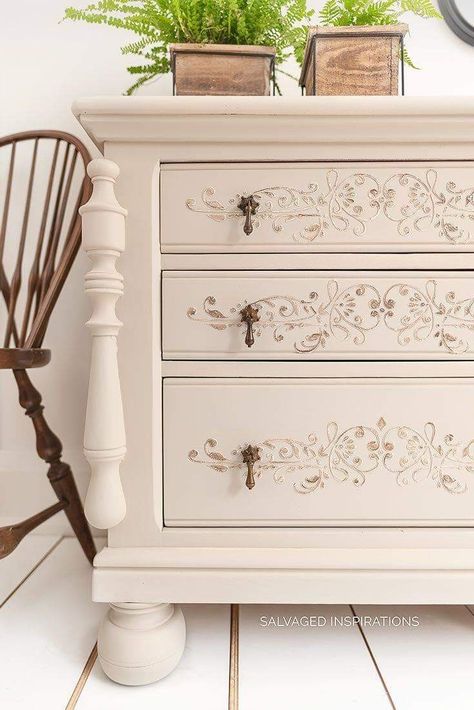 Bedroom Furniture Colors 2023, Stencil Furniture Ideas, Chalk Painted Furniture Ideas, Stencilled Furniture, Stencil Texture, Stencil Dresser, Stenciled Furniture, Chalk Painted Furniture, Furniture Decoupage