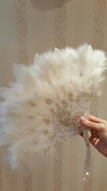 Wedding Fan, Antique Fans, Photos Booth, Feather Fan, Wedding Fans, Fan Accessories, Magical Jewelry, Pretty Prom Dresses, Planner Inspiration