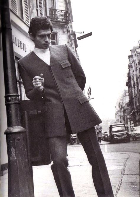 Pierre Cardin suit photo Yoshi Takata 1969 | Repinned by Temple Towels & Swim, www.templetowels.com Pierre Cardin 60s, French Men Style, Retro Future Fashion, 60s Men, Blithe Spirit, Future Clothes, French Fashion Designers, Vintage Mens Fashion, Androgynous Fashion