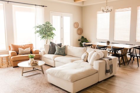 white couch in neutral living room Living Room With White Couch, Living Room White Couch, Table Decorations For Christmas, Beige Couch Living Room, White Couch Living Room, Open Space Living Room, White Couch, Living Room Dining Room Combo, Living Room Setup