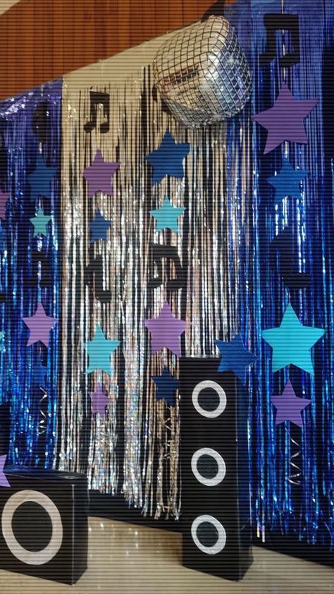 Retro Theme Party, Pop Star Party, Decades Party, 70s Party Theme, 80s Party Decorations, Homecoming Themes, 80s Birthday Parties, 70s Disco Party, Disco Decorations