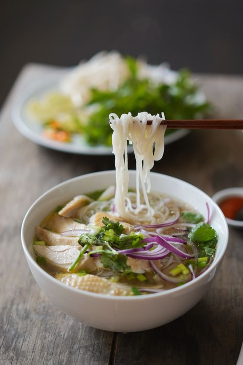 Pho Recipe Easy, Pho Ga Recipe, Spaghetti With Ground Beef, Vietnamese Chicken, Chicken Pho, Pho Recipe, Pho Soup, Viet Food, Asian Soup