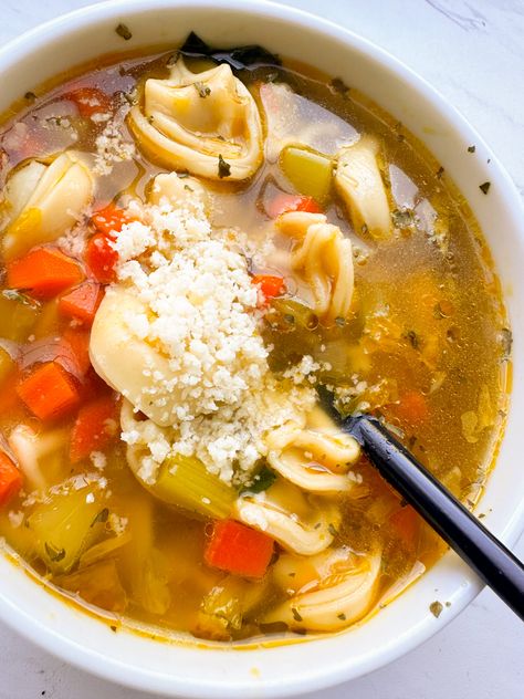 Tortellini Soup Broth Based, Tortellini En Brodo Soup Recipes, Tortellini Al Brodo, Best Tortellini Soup Recipes, Tortellini En Brodo, Brodo Recipe, Soup Tortellini, How To Make Tortellini, Cheese Tortellini Soup